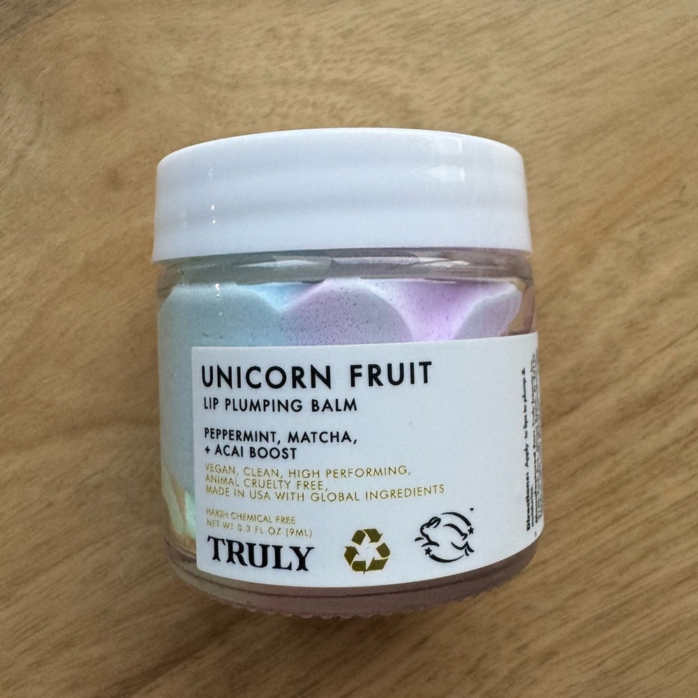New! 🫦✨TRULY Unicorn Lip Plumping Balm
Hydrating Plumper in Peppermint Matcha